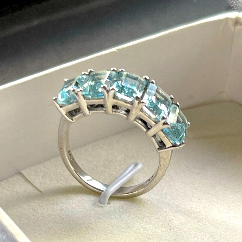 Aquamarine Ring. Platinum over Sterling Silver. Sz. 7.  New in Box. Beautiful!